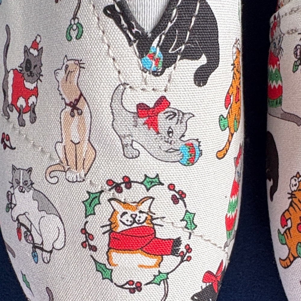 TOMS Multicolor Cat Pattern Holiday Christmas Slip-Ons Size 8.5 NWT - Picture 6 of 8